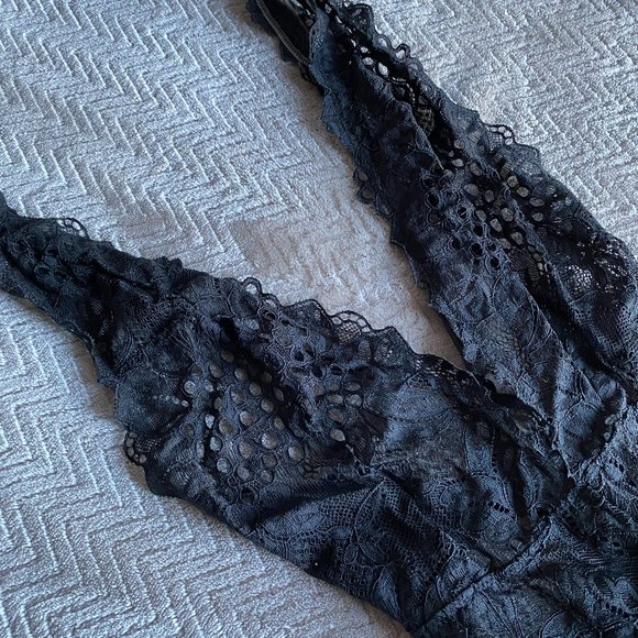 Beautiful Black Lace Teddy - Picture 2 of 4